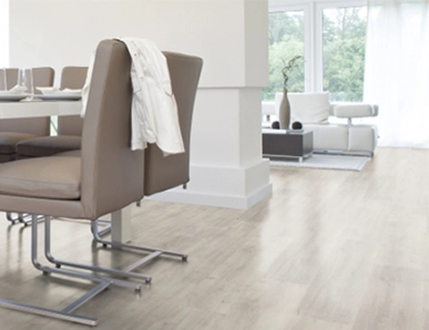 Esszimmer mit rigid Vinyl