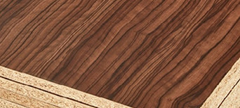 Furniertes Holz Farbe Nussbraun